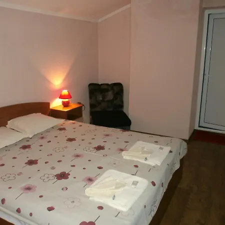 ホームステイ каневи *